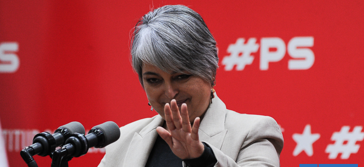 ¿Podría llegar al partido de Allende? La movida del PS en medio de dudas de Jara por permanencia en PC