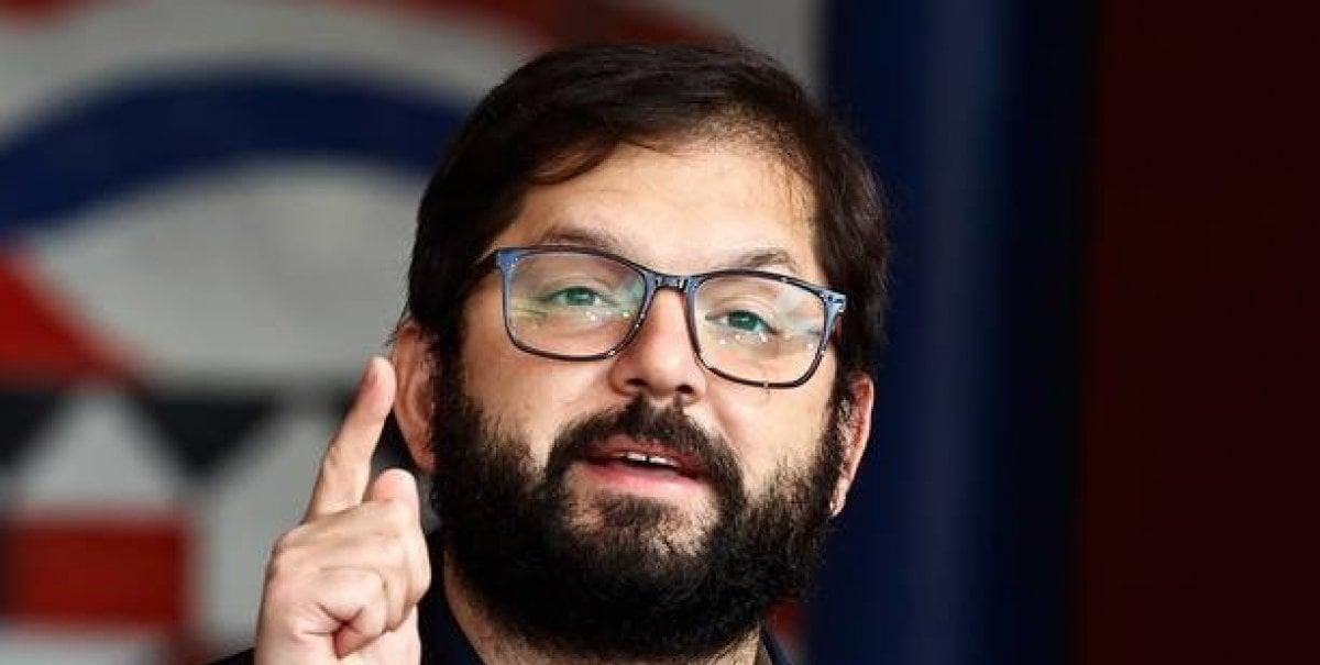 "Soy partidario de una nueva Constitución": Las definiciones de Gabriel Boric en entrevista con 24 Horas Central