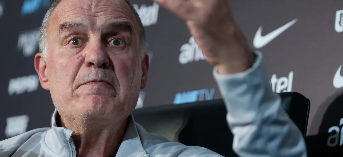 Puso el pecho a las balas: Bielsa dio una extensa conferencia antes de dejar la selección uruguaya