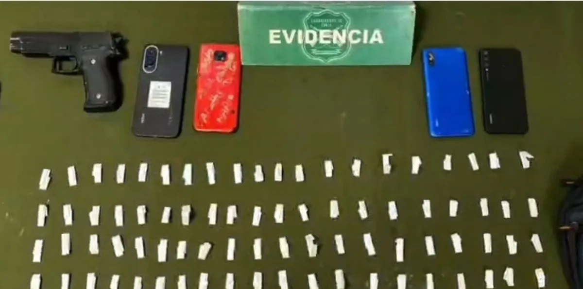 Tres detenidos y droga incautada dejó operativo en Bajos de Mena: Uno de los sujetos tenía 14 años