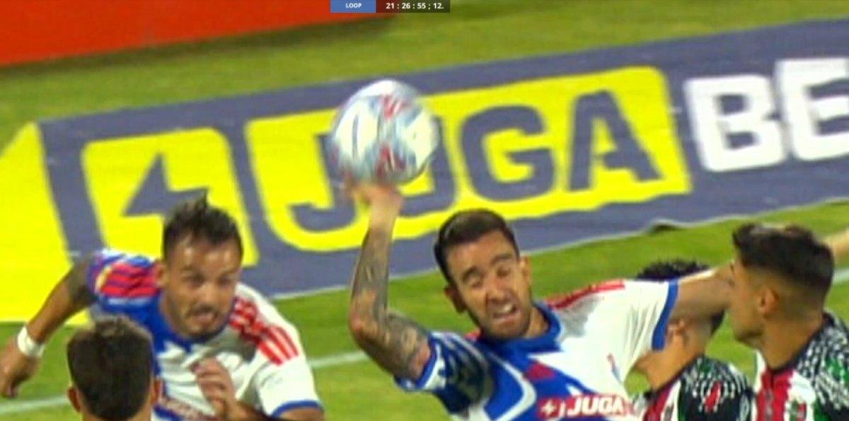 "Una mano burda de Zaldivia": ANFP liberó audio del VAR por polémico gol anulado a la U ante Palestino