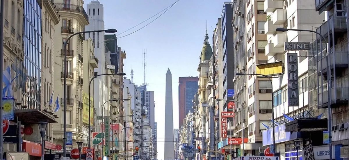 Inflación en Argentina se acelera y supera las expectativas del mercado