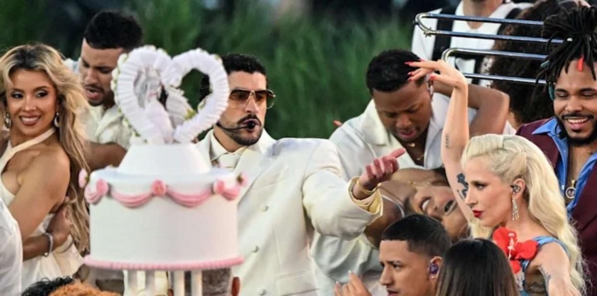 También bailó para Gloria Estefan y Karol G: ¿Quién es la bailarina chilena que brilló en el Super Bowl junto a Bad Bunny?