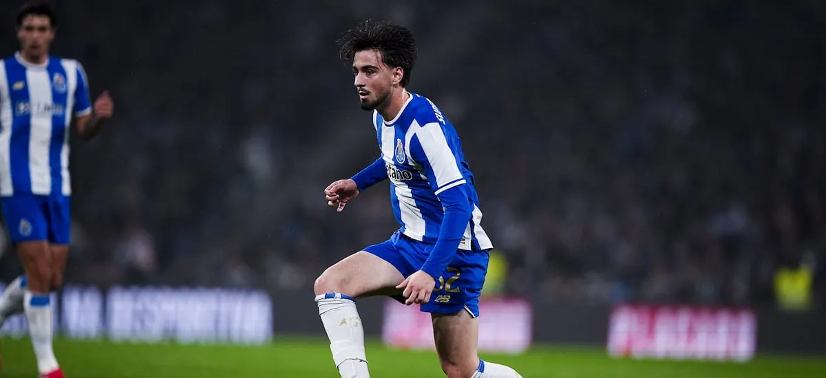 Desde la mitad de la cancha: revisa el insólito autogol del Porto ante el Nottingham Forest por la Europa League - La Tercera