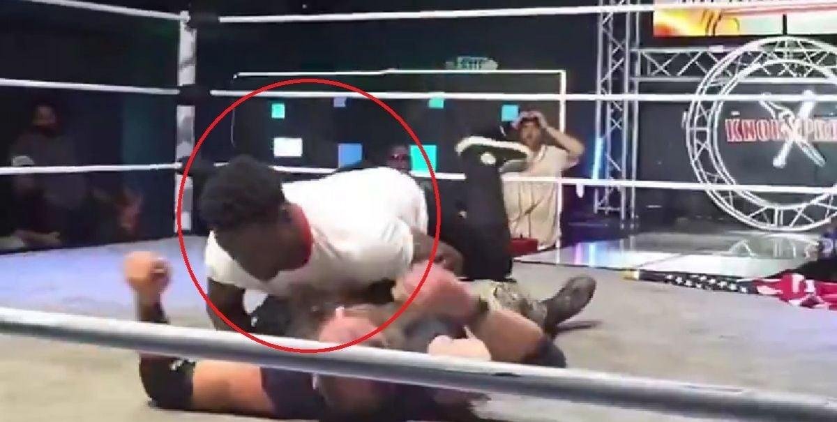Terror en la lucha libre: Raja Jackson dejó inconsciente a rival tras propinarle más de 20 golpes en la cabeza