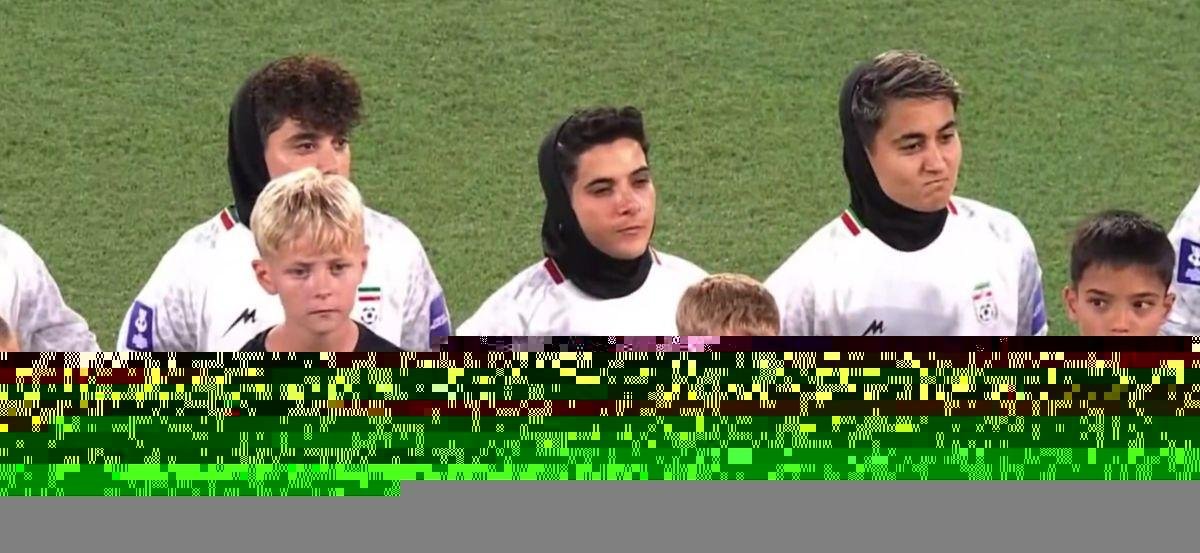 Selección femenina de Irán guarda silencio durante himno en debut en Copa Asiática ante Corea del Sur