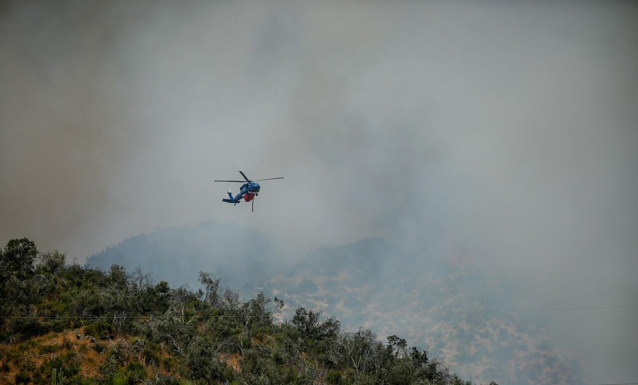 Senapred declara alerta roja en Cabrero por incendio forestal que amenaza sectores habitados
