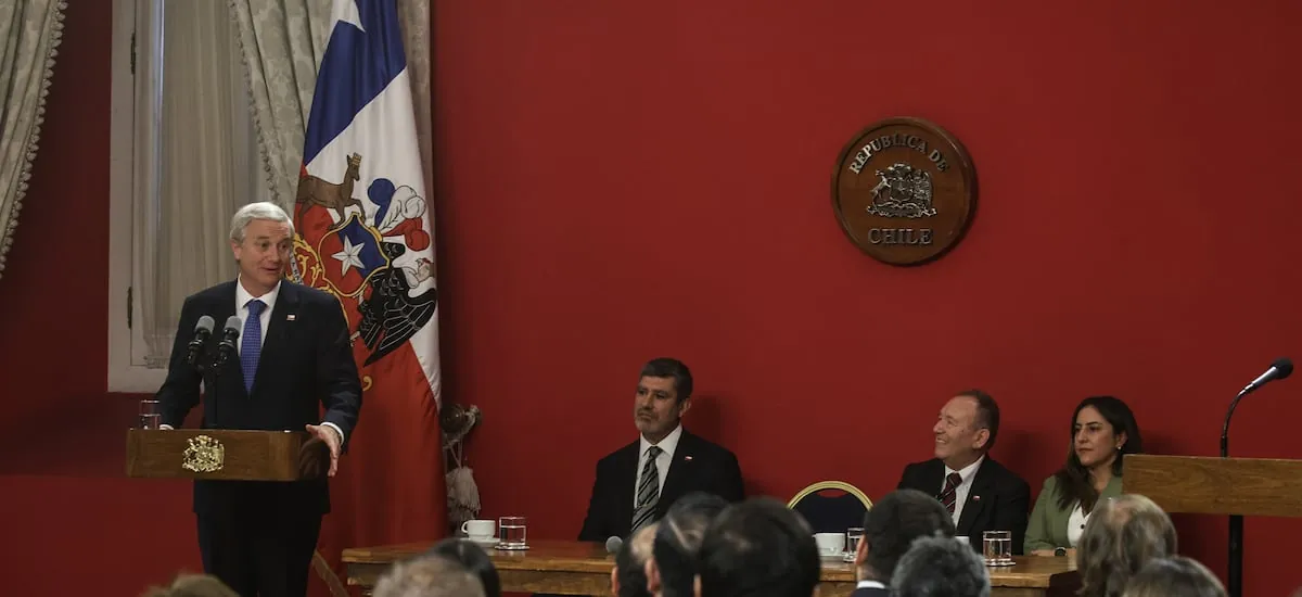 Primer informe de auditoría al Estado arroja que más de 2.500 funcionarios se incorporaron a plantas de servicios durante últimos meses de gobierno de Boric