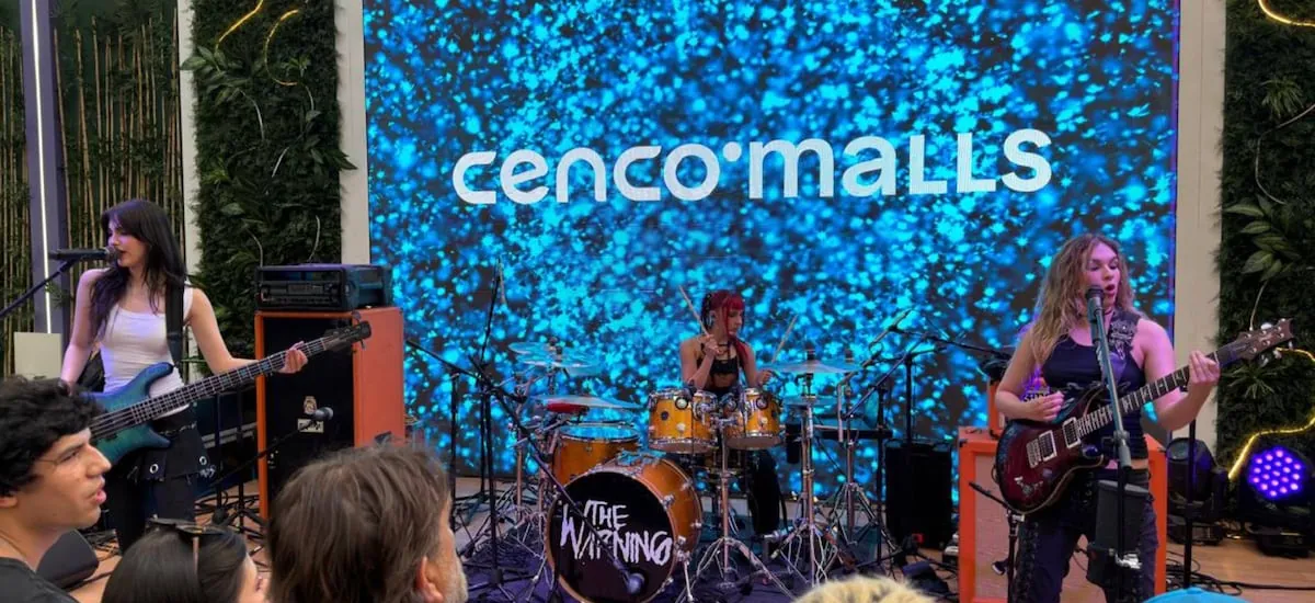 The Warning remece Lollapalooza con íntimo show sorpresa: presentación terminó con fotografía junto a sus fans