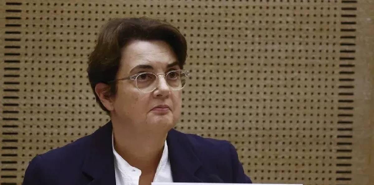 Después de numerosas crisis, este martes renunció la presidenta del Louvre