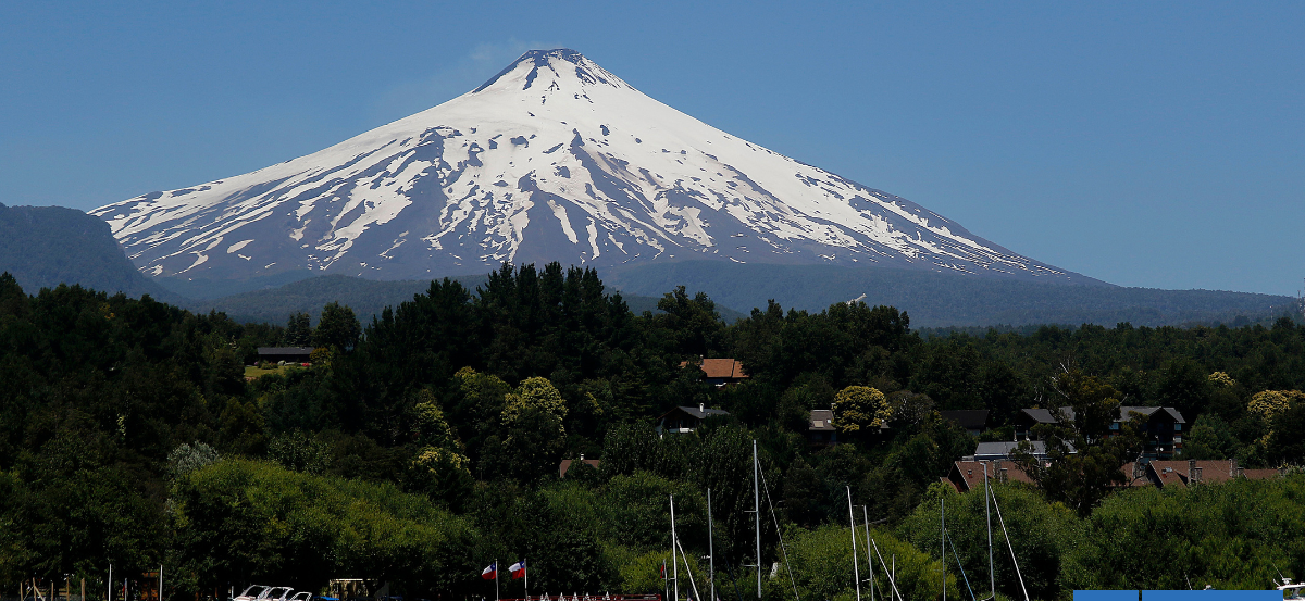 Gremios turísticos de Pucón acusan pérdidas diarias $15 millones por cierre de áreas por incendios