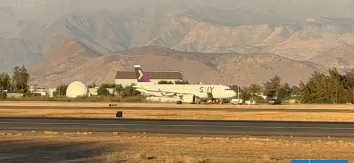 Descartan presencia de explosivo en avión Sky evacuado en Aeropuerto de Santiago: vuelo fue cancelado