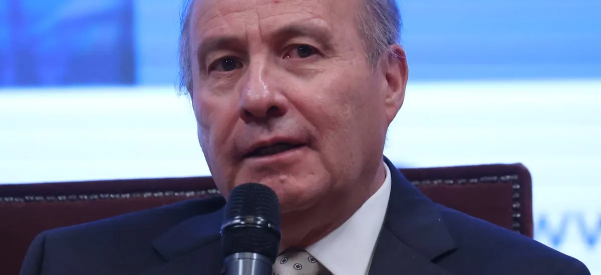 Congelamiento a precio del transporte público y subsidio a taxis: gobierno anuncia siete medidas para enfrentar alza histórica de combustibles