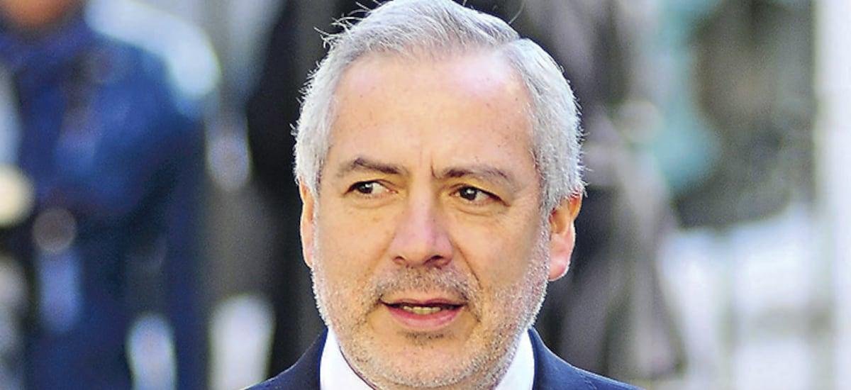 Comisión de Constitución desoye informe jurídico y valida que simple mayoría decida continuidad de secretario del Senado