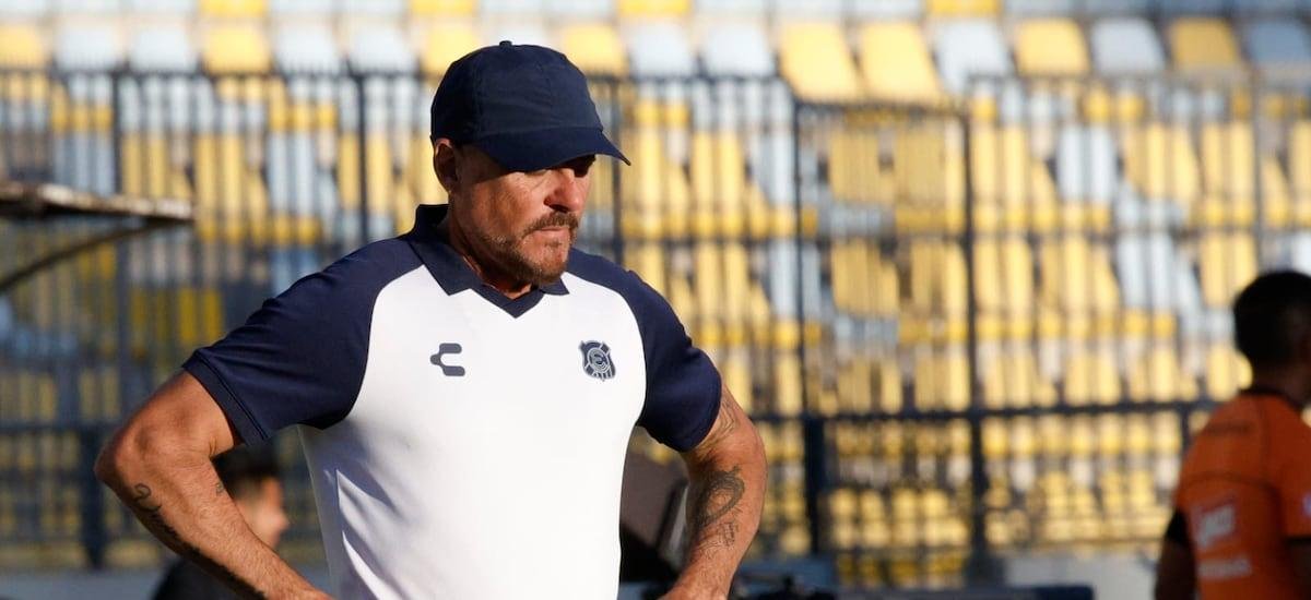 Javier Torrente no sigue en Everton y es el primer DT despedido del torneo
