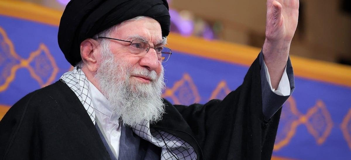 Trump da por muerto al Ayatolá Alí Jamenei: el líder de Irán falleció durante los bombardeos