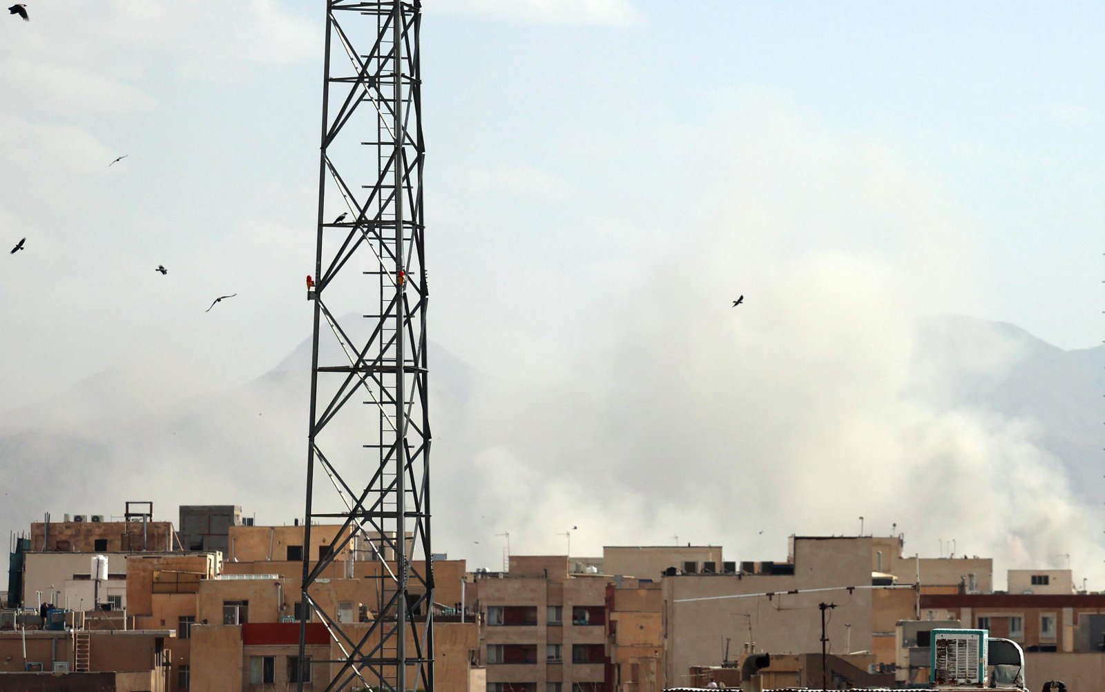 Seis cuentas en Polymarket ganan millones tras apostar al bombardeo de EE.UU. sobre Irán