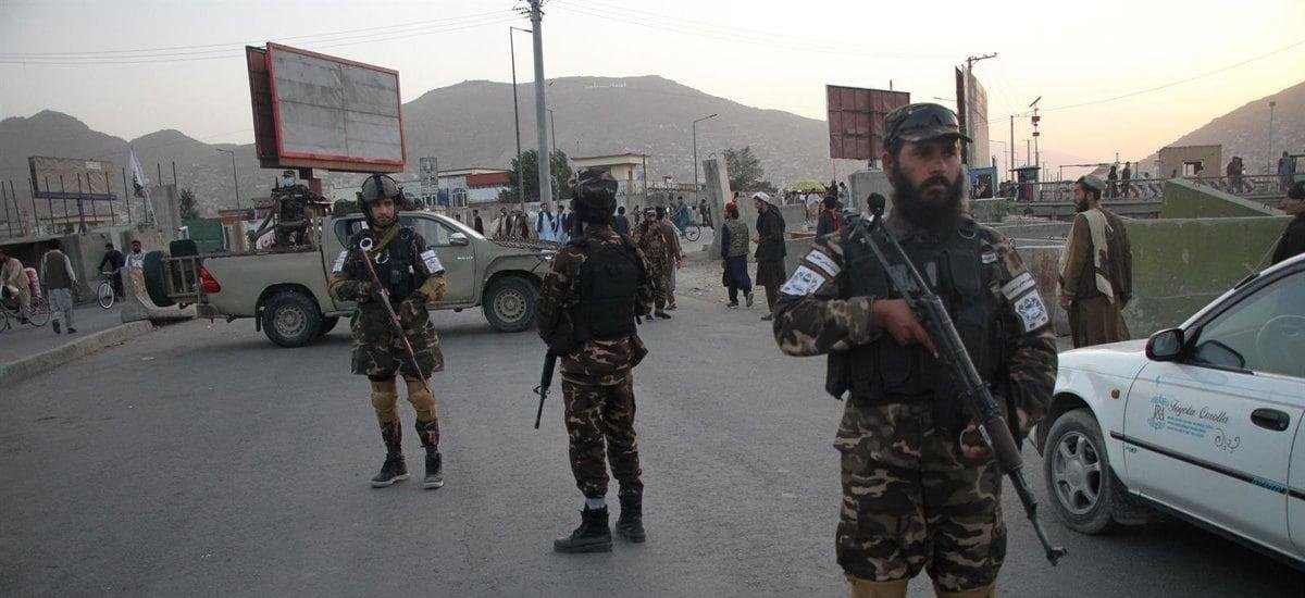 Pakistán eleva a casi 300 los talibanes y “terroristas” muertos en sus ataques en Afganistán