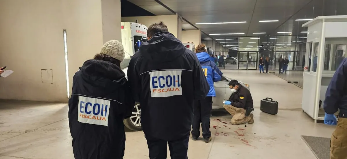 Anciano de 77 años en riesgo vital y otro adulto herido deja ataque a tiros contra vehículo de grupo familiar en Quinta Normal