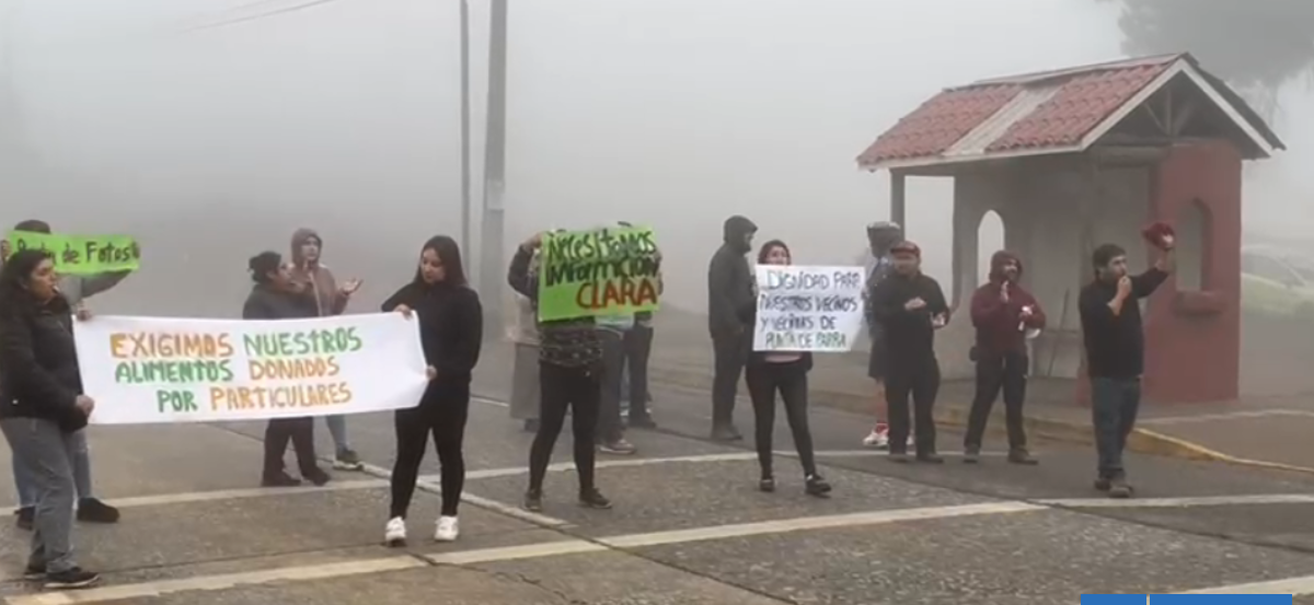 Vecinos de Punta de Parra protestan por traslado de centro de acopio: alcalde acusa motivo político