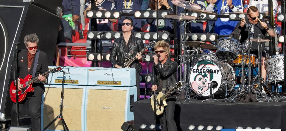 Con "American Idiot" y otros clásicos: así abrió Green Day el Super Bowl 2026