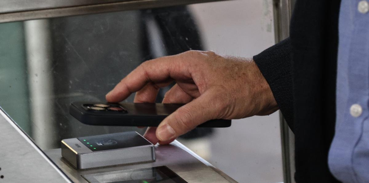 "Muy buena noticia": Metro celebra llegada de las tarjetas bancarias como método de pago