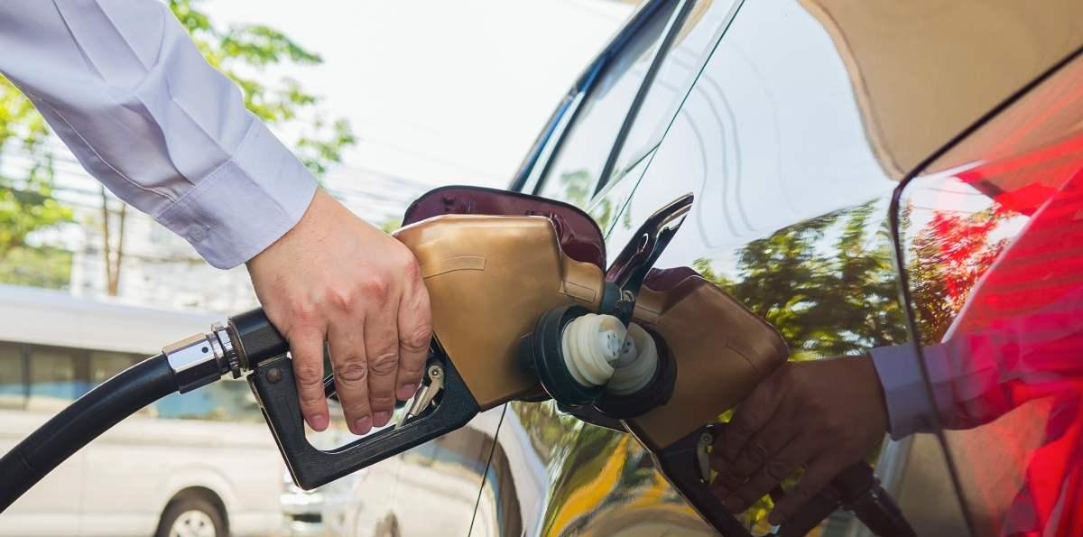 Ahorra hasta $300 por litro: conoce todos los descuentos en bencina vigentes en febrero