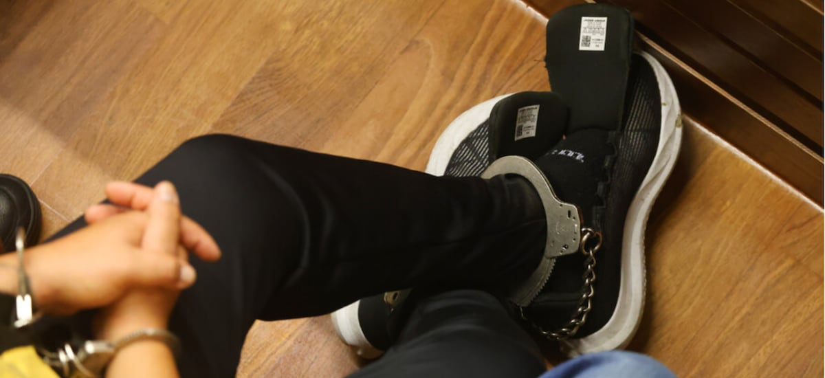 Banda vinculada a los “pelotazos” hacia la cárcel de Valdivia es detenida: ingresaban droga y teléfonos