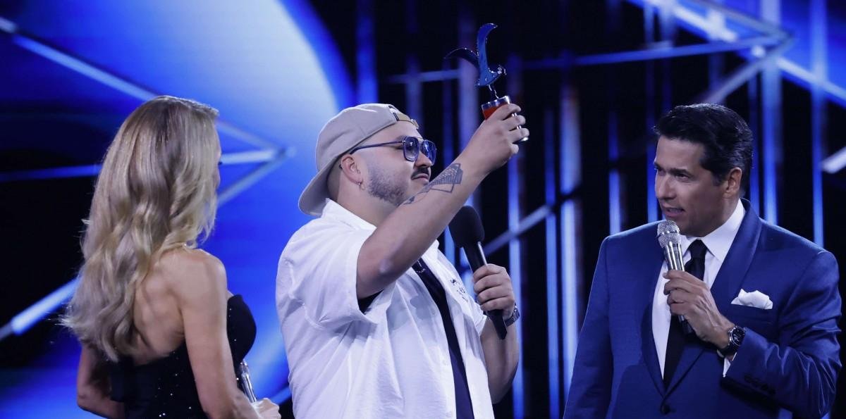 "Tiene que probar...": El chiste de Karen Doggenweiler a Esteban Düch cuando recibió Gaviota de Plata en Viña