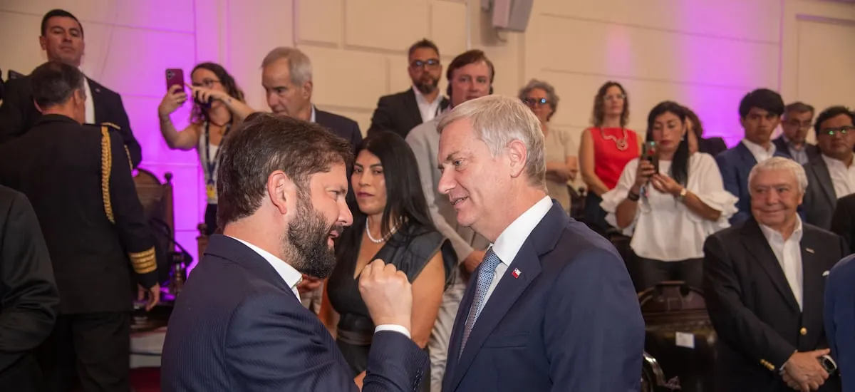 Kast cuestiona a administración anterior tras críticas de Boric y exautoridades