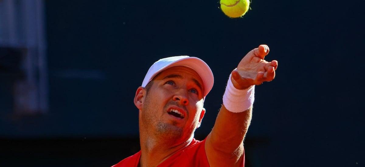 “Desgarro muscular vasto medial y contusión facial”: Lajovic es dado de alta tras grave e insólito accidente en Copa Davis