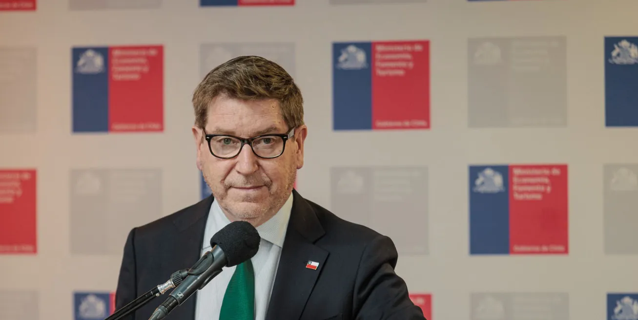 Biministro Mas defiende megarreforma y asegura que "Chile se ha puesto de moda nuevamente para traer inversión"