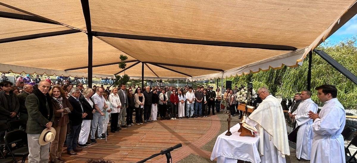 Con misa y una placa: familia y excolaboradores conmemoran segundo aniversario de muerte del expresidente Piñera en Lago Ranco