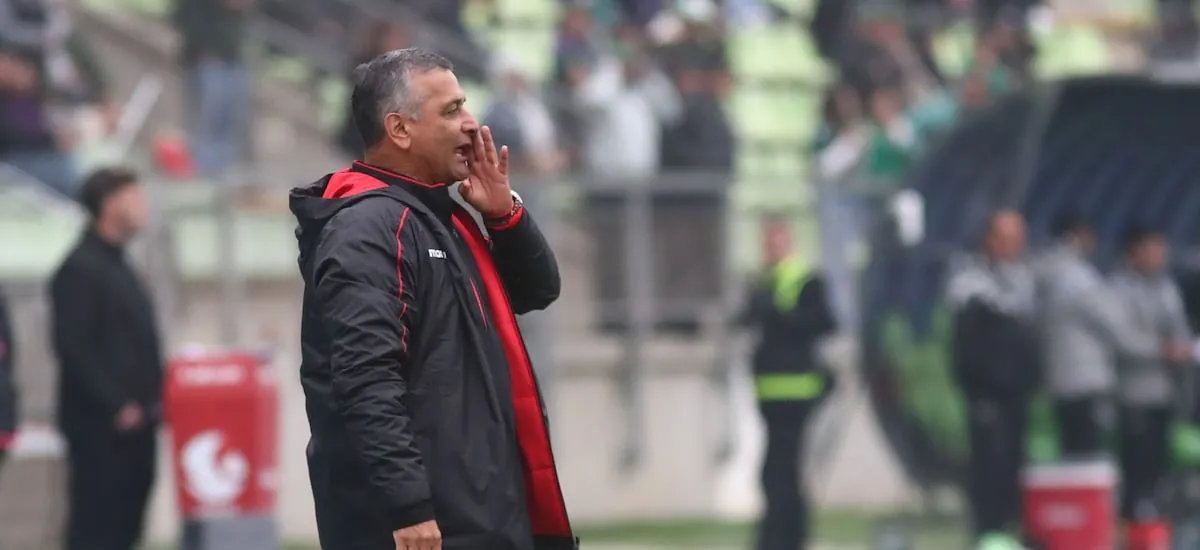 Ronald Fuentes estalla contra el arbitraje: “Son un desastre, tienen el fútbol pa’ la cagá”