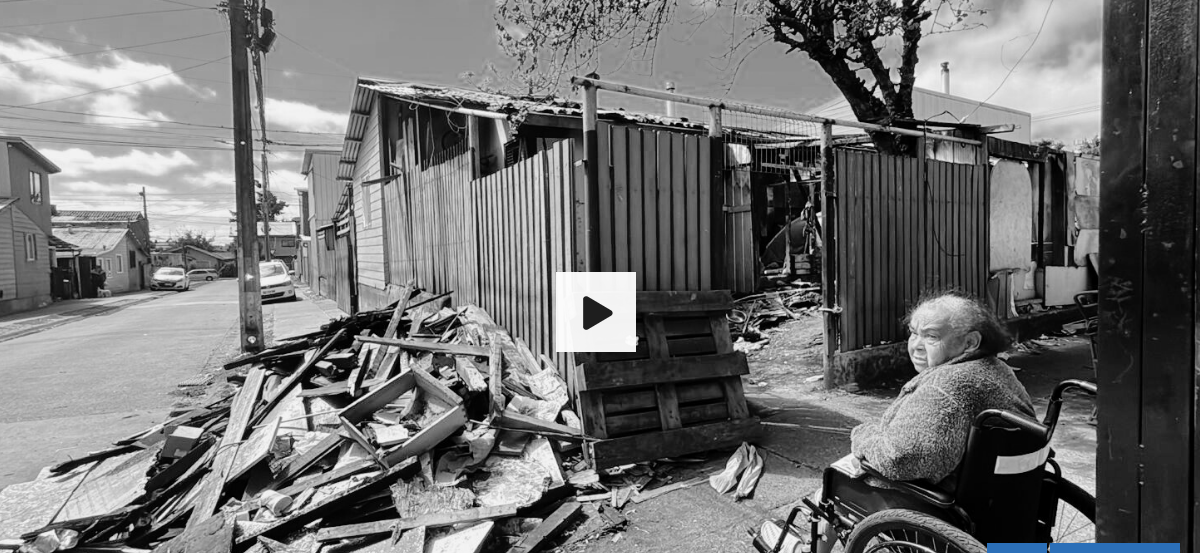 Entre cenizas y olvido: anciana vive en carpa y espera ayuda tras incendio que arrasó su casa en Rahue