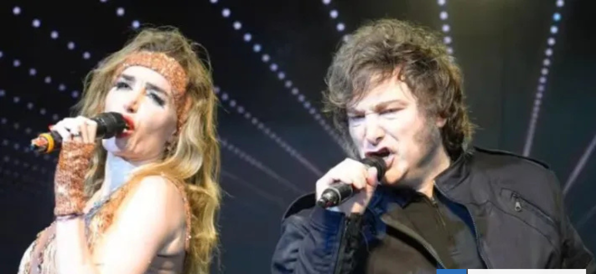 Milei lo volvió a hacer: subió a cantar eufórico en show de ex pareja y arremetió contra Cristina ’K’