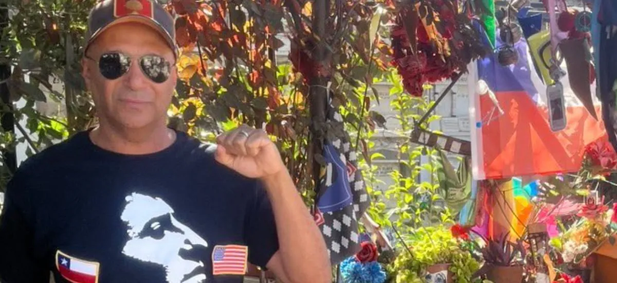 Tom Morello visita las tumbas de Víctor Jara y Salvador Allende