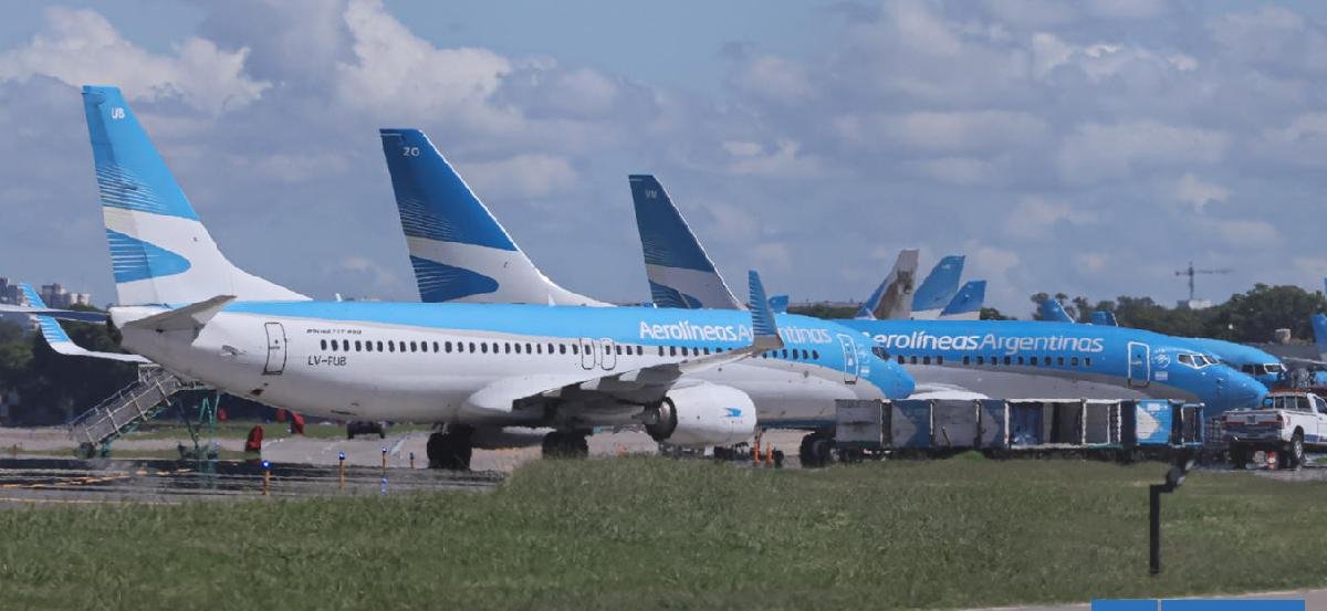 Aerolíneas Argentinas cancela 255 vuelos por huelga en Argentina: más de 31 mil pasajeros afectados