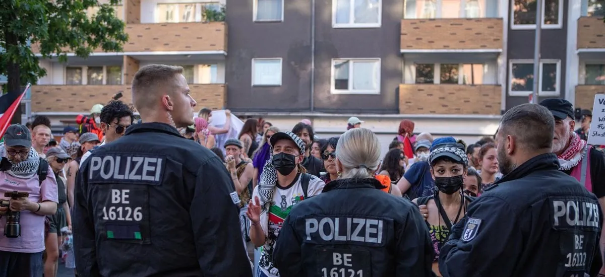 Policía alemana abate a presunto autor del atropello masivo en marcha del Orgullo en Berlín