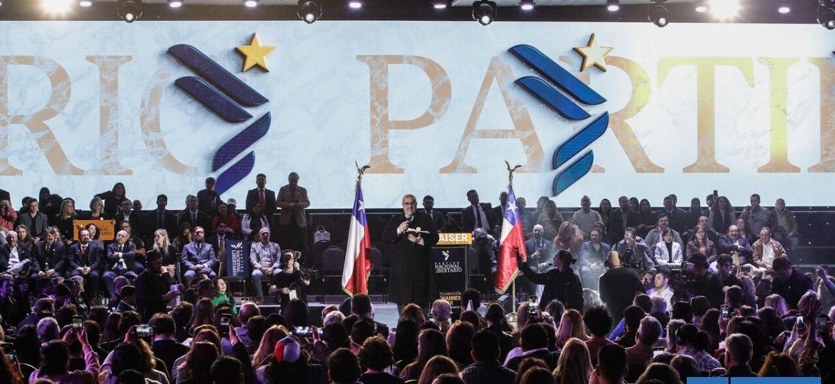 Partido Nacional Libertario celebra aniversario mientras define su oposición "amigable" a Kast
