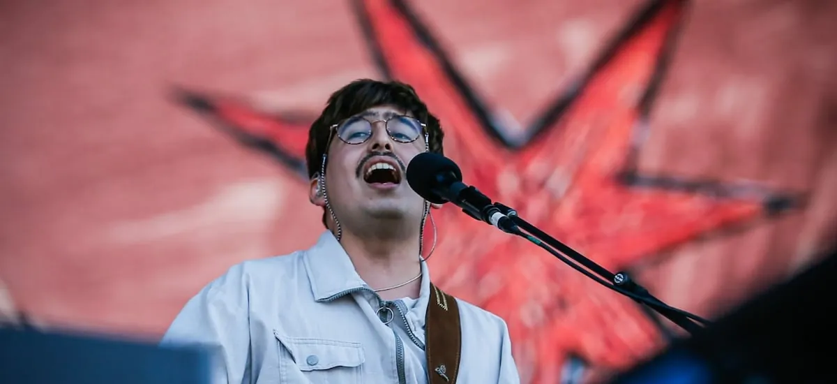 Un show intenso y con duro dardo a Kast: Candelabro despliega un poderoso regreso a Lollapalooza