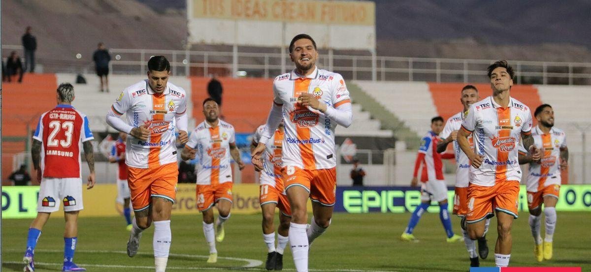 Univ. Católica tropezó en el norte ante un efectivo Cobresal y pierde terreno en la Liga de Primera