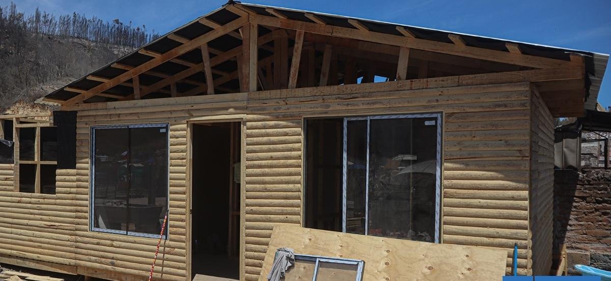 "Toda ayuda es bienvenida": alcalde de Penco apela a la coordinación por casas donadas por influencers