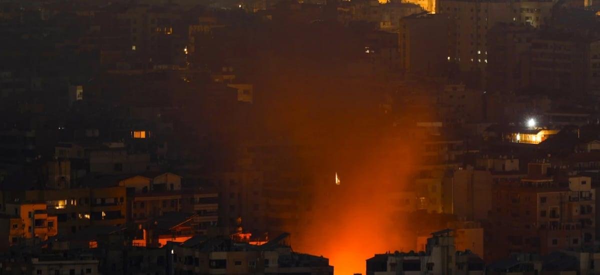 Israel anuncia ataques contra Hezbolá en todo Líbano en respuesta a lanzamiento de cohetes en represalia por muerte de Jamenei
