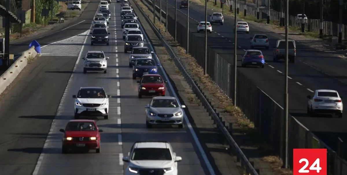 Más de 414 mil vehículos saldrán de la RM este fin de semana largo